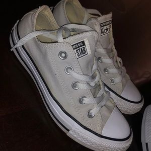 Low top cream converse